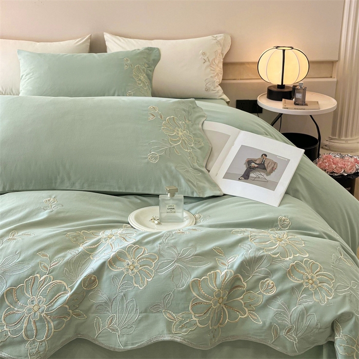 91家纺网 家纺一手货源 找家纺 艾莱家纺 2024新款A类新疆长绒棉加厚柔顺磨毛四件套-烂漫花开（风格二） 花开烂漫-芦草绿