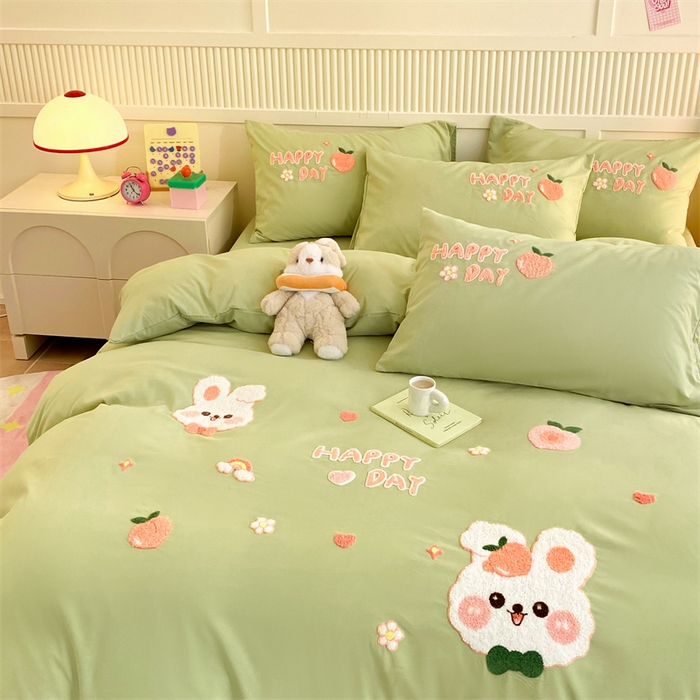 91家纺网 家纺一手货源 找家纺 一左一右 2024新款亲肤磨毛水洗棉立体毛巾绣花卡通四件套儿童学生三件套床笠（提供买家秀） 快乐兔兔-浅绿