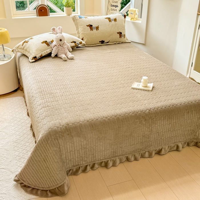 91家纺网 家纺一手货源 找家纺 梦可莱家居 2024秋冬牛奶绒韩系ins印花床盖四件套 跳跳狗