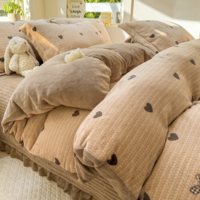 91家纺网 家纺一手货源 找家纺 梦可莱家居 2024秋冬牛奶绒韩系ins印花床盖四件套 艺术