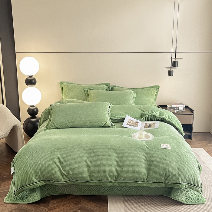 91家纺网 家纺一手货源 找家纺 欧邦 新款提花针织绒牛奶绒夹棉床盖四件套初见系列 初见-草绿