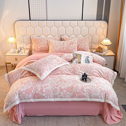 91家纺网 家纺一手货源 找家纺 （总）芷卧 2025新款高克重立体雕花牛奶绒床单款四件套