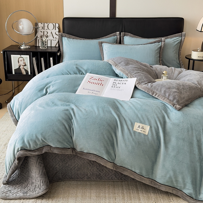 91家纺网 家纺一手货源 找家纺 欧邦 新款新款纯色牛奶绒夹棉床盖四件套 天蓝+浅灰