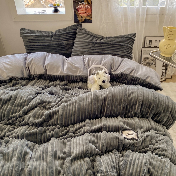 91家纺网 家纺一手货源 找家纺 2025新款秋冬澳密绒保暖四件套-雪瑞系列 雪瑞-深灰