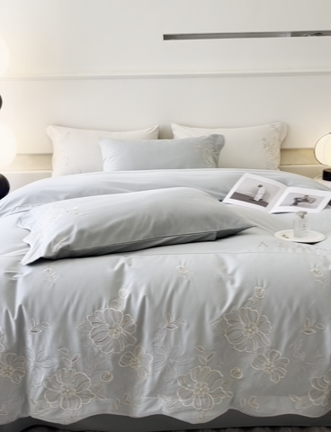 91家纺网 家纺一手货源 找家纺 艾莱家纺 2024新款A类新疆长绒棉加厚柔顺磨毛四件套-烂漫花开（风格二） 花开烂漫-芦草绿