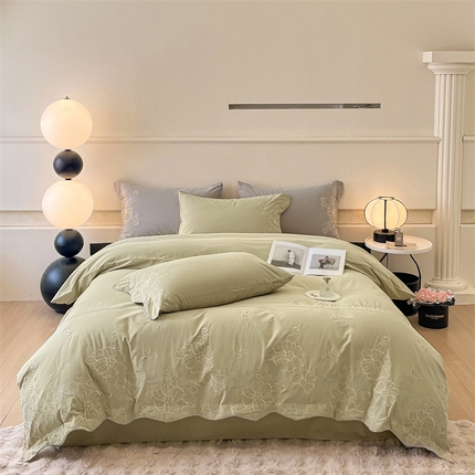 91家纺网 家纺一手货源 找家纺 艾莱家纺 2024新款A类新疆长绒棉加厚柔顺磨毛四件套-烂漫花开（风格二） 花开烂漫-灰豆绿