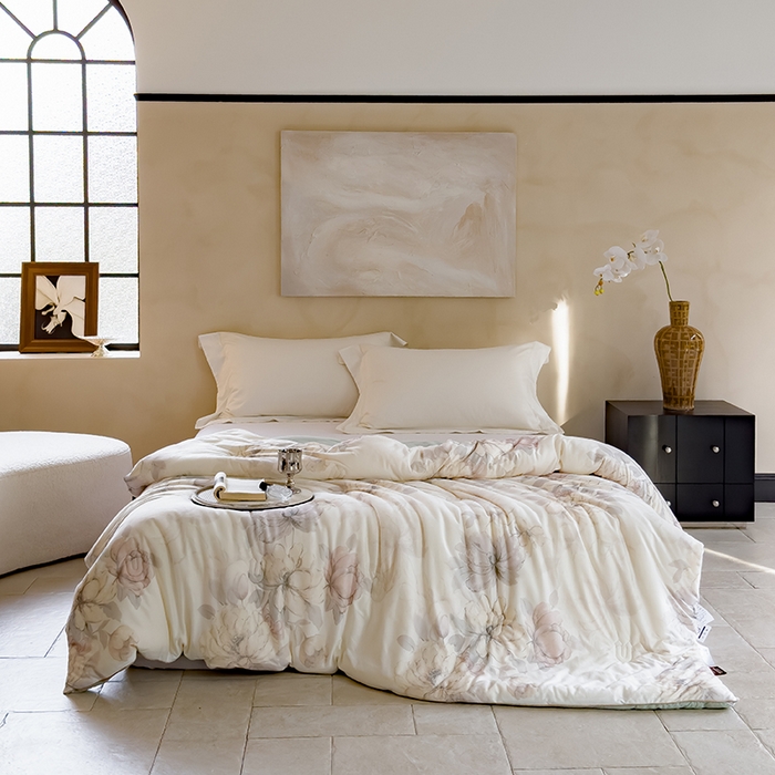 91家纺网 家纺一手货源 找家纺 丽卡家纺（原丽卡家纺） 2024新款7A抗菌艾阳棉提绒春秋被冬被子被芯 绿意庄园春秋被