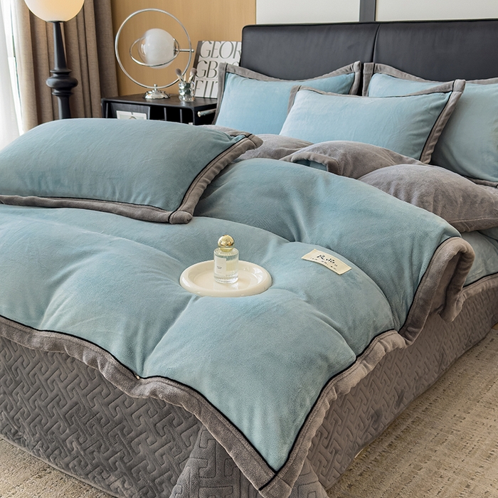 91家纺网 家纺一手货源 找家纺 欧邦 新款新款纯色牛奶绒夹棉床盖四件套 天蓝+浅灰