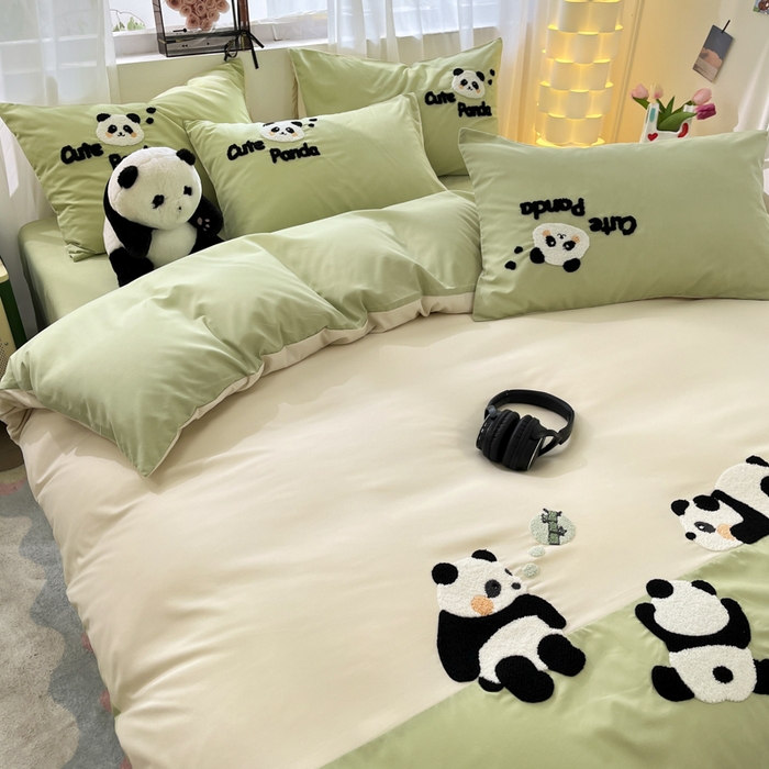 91家纺网 家纺一手货源 找家纺 一左一右 2024新款亲肤磨毛水洗棉拼接立体毛巾绣花卡通四件套儿童学生三件套床笠（提供买家秀） 熊猫派对-浅绿