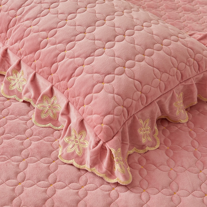 91家纺网 家纺一手货源 找家纺 虹星家纺 2024新款可拆卸宝宝绒夹棉床裙三四件套-盛世芳华 盛世芳华 梦粉