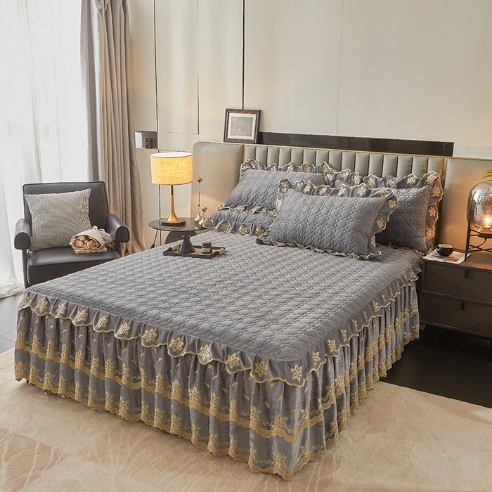 91家纺网 家纺一手货源 找家纺 虹星家纺 2024新款可拆卸宝宝绒夹棉床裙三件套-盛世芳华 盛世芳华 梦灰