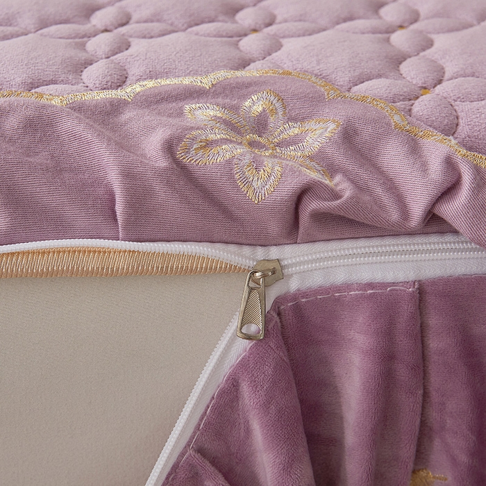 91家纺网 家纺一手货源 找家纺 虹星家纺 2024新款可拆卸宝宝绒夹棉床裙三件套-盛世芳华 盛世芳华 香芋紫