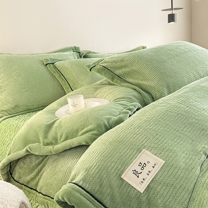 91家纺网 家纺一手货源 找家纺 （总）欧邦 新款提花针织绒牛奶绒夹棉床盖四件套初见系列