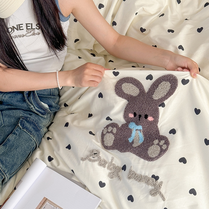 91家纺网 家纺一手货源 找家纺 2024新款全棉数码毛巾绣ins系列四件套 兔兔小姐