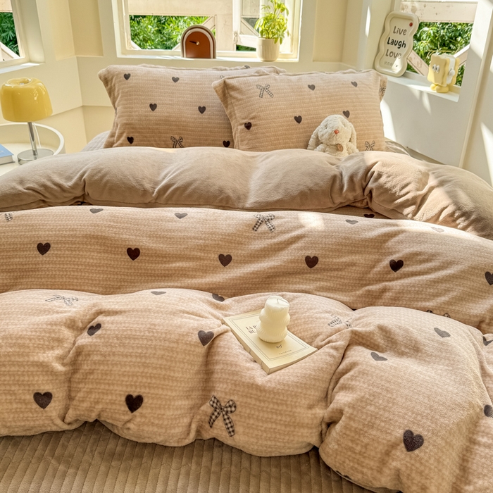 91家纺网 家纺一手货源 找家纺 梦可莱家居 2024秋冬牛奶绒韩系ins印花床盖四件套 艺术