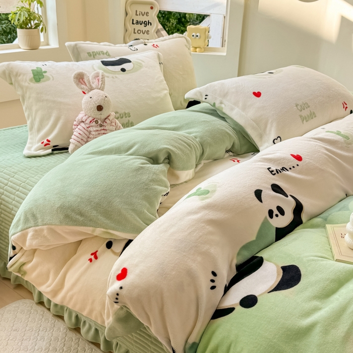 91家纺网 家纺一手货源 找家纺 梦可莱家居 2024秋冬牛奶绒韩系ins印花床盖四件套 绿熊猫
