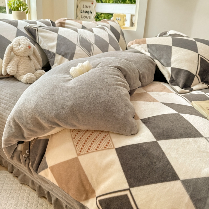 91家纺网 家纺一手货源 找家纺 梦可莱家居 2024秋冬牛奶绒韩系ins印花床盖四件套 菱形格