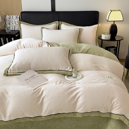 91家纺网 家纺一手货源 找家纺 （总）欧邦 新款新款纯色牛奶绒夹棉床盖四件套