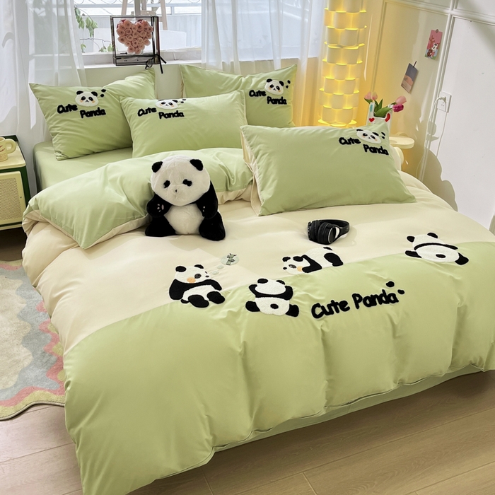 91家纺网 家纺一手货源 找家纺 一左一右 2024新款亲肤磨毛水洗棉拼接立体毛巾绣花卡通四件套儿童学生三件套床笠（提供买家秀） 熊猫派对-浅绿
