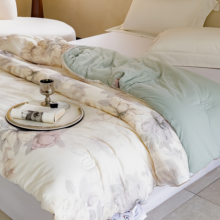 91家纺网 家纺一手货源 找家纺 丽卡家纺（原丽卡家纺） 2024新款7A抗菌艾阳棉提绒春秋被冬被子被芯 绿意庄园春秋被