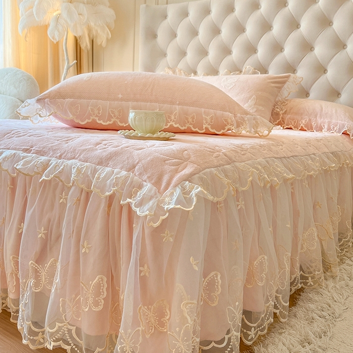 91家纺网 家纺一手货源 找家纺 （总）网红馆（ck家纺） 2025新款雕花绒牛奶绒床裙三件套-蝴蝶梦境