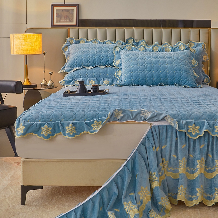 91家纺网 家纺一手货源 找家纺 虹星家纺 2024新款可拆卸宝宝绒夹棉床裙三件套-盛世芳华 盛世芳华 天蓝