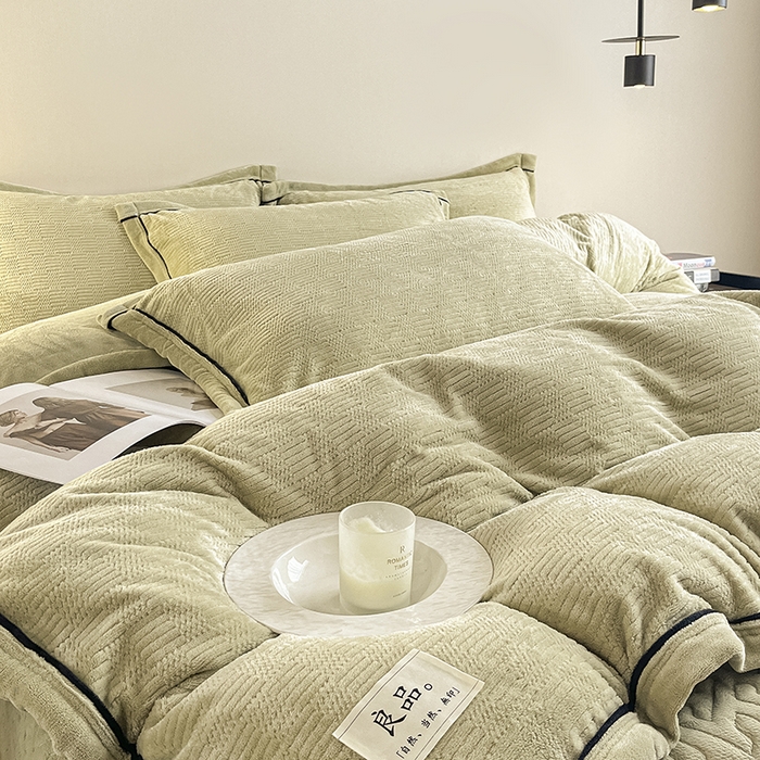 91家纺网 家纺一手货源 找家纺 欧邦 新款提花针织绒牛奶绒夹棉床盖四件套初见系列 初见-芥黄