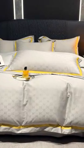 91家纺网 家纺一手货源 找家纺 2024新款轻奢双拼角全棉提花四件套 大牌恋曲-高级灰