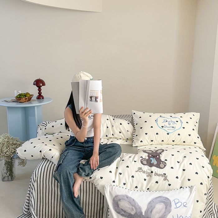 91家纺网 家纺一手货源 找家纺 2024新款全棉数码毛巾绣ins系列四件套 兔兔小姐