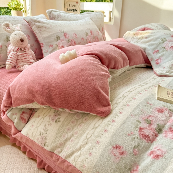 91家纺网 家纺一手货源 找家纺 梦可莱家居 2024秋冬牛奶绒韩系ins印花床盖四件套 浪漫