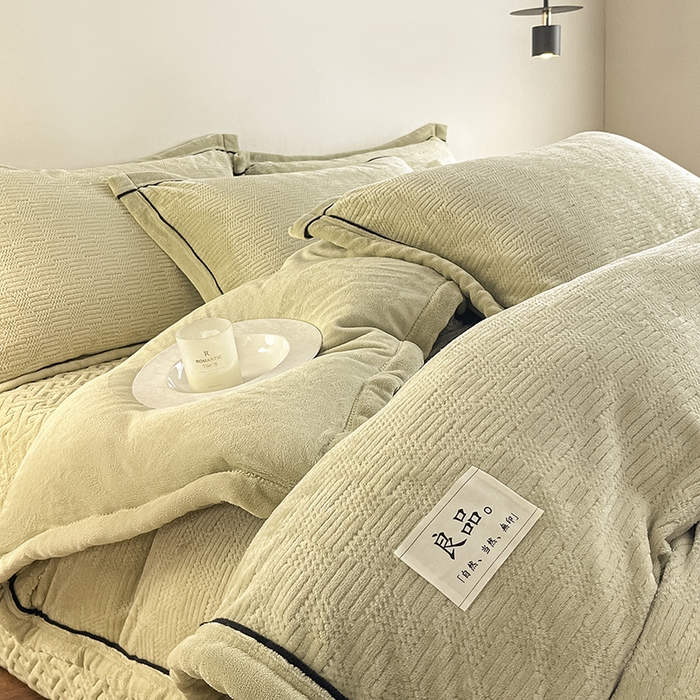 91家纺网 家纺一手货源 找家纺 欧邦 新款提花针织绒牛奶绒夹棉床盖四件套初见系列 初见-芥黄