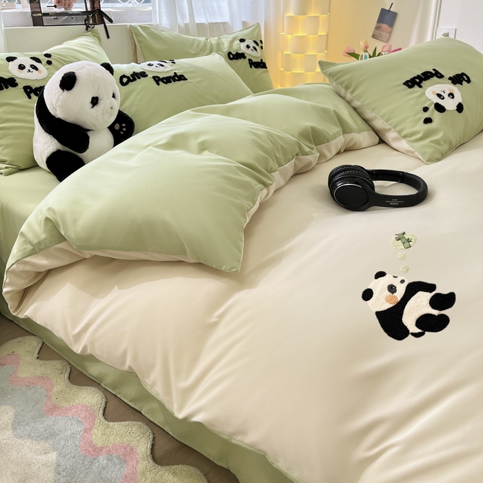91家纺网 家纺一手货源 找家纺 一左一右 2024新款亲肤磨毛水洗棉拼接立体毛巾绣花卡通四件套儿童学生三件套床笠（提供买家秀） 熊猫派对-浅绿