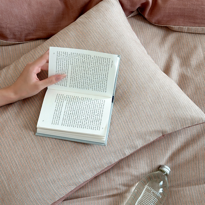 91家纺网 家纺一手货源 找家纺 2024新款全棉水洗提花工艺四件套-时光巴黎 时光红条