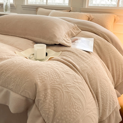 91家纺网 家纺一手货源 找家纺 2024新款A类雕花绒牛奶绒四件套宝宝绒婴儿绒床单被套保暖套件新品-米鹿提 淡雅米