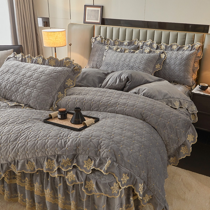 91家纺网 家纺一手货源 找家纺 虹星家纺 2024新款可拆卸宝宝绒夹棉床裙三四件套-盛世芳华 盛世芳华 梦灰