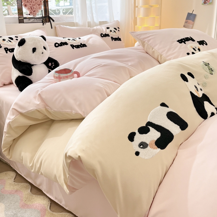 91家纺网 家纺一手货源 找家纺 一左一右 2024新款亲肤磨毛水洗棉拼接立体毛巾绣花卡通四件套儿童学生三件套床笠（提供买家秀） 熊猫派对-粉玉