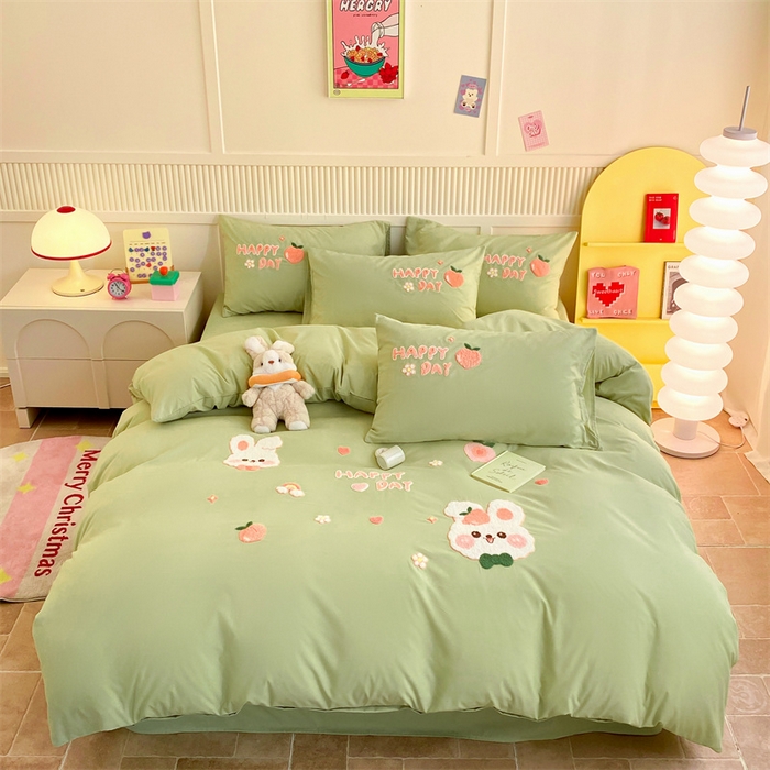 91家纺网 家纺一手货源 找家纺 一左一右 2024新款亲肤磨毛水洗棉立体毛巾绣花卡通四件套儿童学生三件套床笠（提供买家秀） 快乐兔兔-浅绿