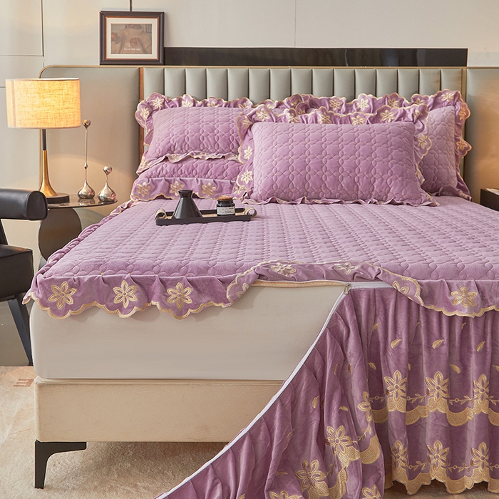 91家纺网 家纺一手货源 找家纺 虹星家纺 2024新款可拆卸宝宝绒夹棉床裙三件套-盛世芳华 盛世芳华 香芋紫