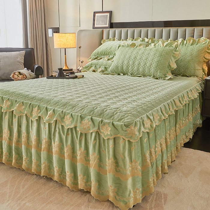 91家纺网 家纺一手货源 找家纺 虹星家纺 2024新款可拆卸宝宝绒夹棉床裙三件套-盛世芳华 盛世芳华 果绿