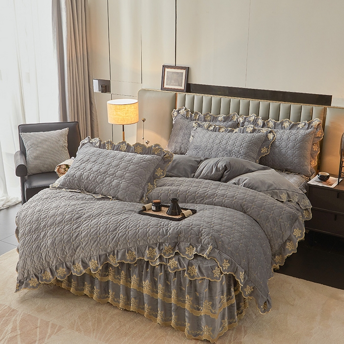 91家纺网 家纺一手货源 找家纺 虹星家纺 2024新款可拆卸宝宝绒夹棉床裙三四件套-盛世芳华 盛世芳华 梦灰