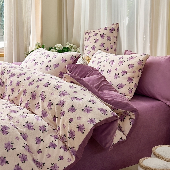 91家纺网 家纺一手货源 找家纺 美派工厂店 2024新款牛奶绒印花四件套 小紫花