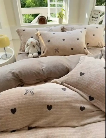 91家纺网 家纺一手货源 找家纺 梦可莱家居 2024秋冬牛奶绒韩系ins印花床盖四件套 艺术