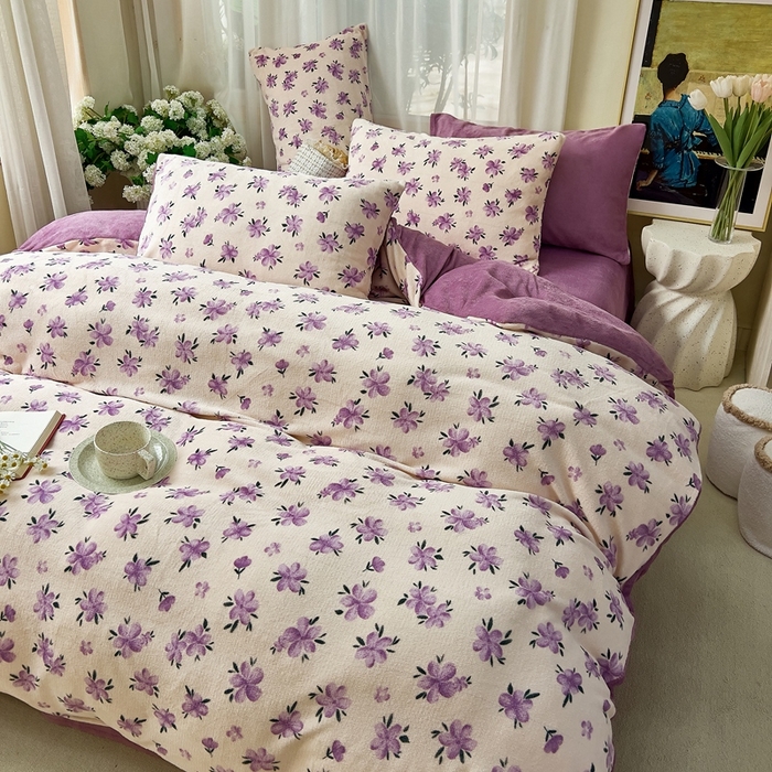 91家纺网 家纺一手货源 找家纺 美派工厂店 2024新款牛奶绒印花四件套 小紫花