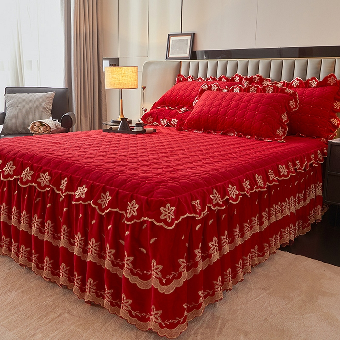 91家纺网 家纺一手货源 找家纺 虹星家纺 2024新款可拆卸宝宝绒夹棉床裙三件套-盛世芳华 盛世芳华 大红