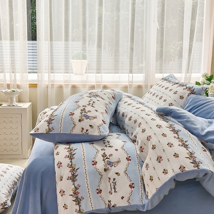 91家纺网 家纺一手货源 找家纺 美派工厂店 2024新款牛奶绒印花四件套 甜糯兔兔