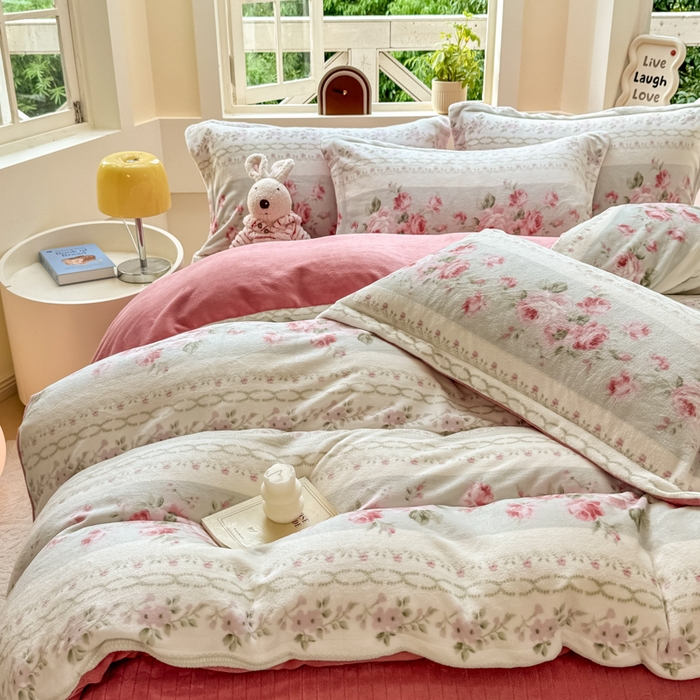 91家纺网 家纺一手货源 找家纺 梦可莱家居 2024秋冬牛奶绒韩系ins印花床盖四件套 浪漫