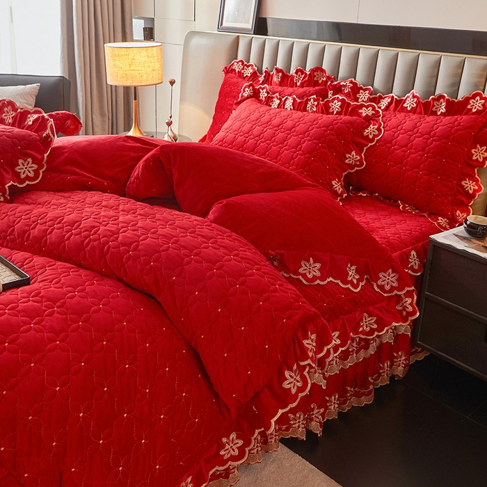 91家纺网 家纺一手货源 找家纺 虹星家纺 2024新款可拆卸宝宝绒夹棉床裙三四件套-盛世芳华 盛世芳华 大红