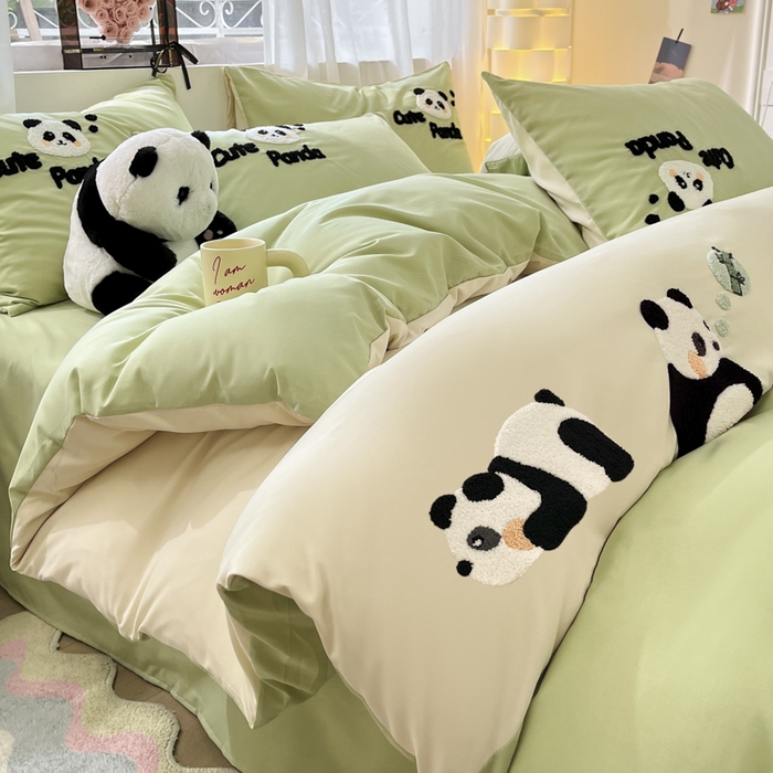 91家纺网 家纺一手货源 找家纺 一左一右 2024新款亲肤磨毛水洗棉拼接立体毛巾绣花卡通四件套儿童学生三件套床笠（提供买家秀） 熊猫派对-浅绿