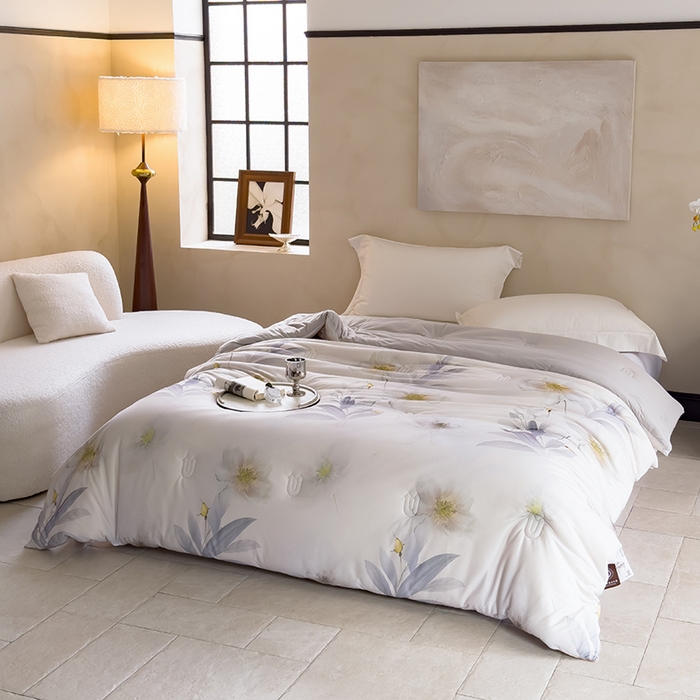 91家纺网 家纺一手货源 找家纺 丽卡家纺（原丽卡家纺） 2024新款7A抗菌艾阳棉提绒春秋被冬被子被芯 晨露芳华春秋被