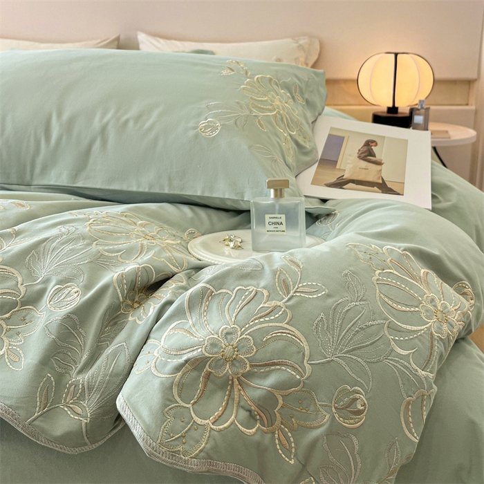 91家纺网 家纺一手货源 找家纺 艾莱家纺 2024新款A类新疆长绒棉加厚柔顺磨毛四件套-烂漫花开（风格二） 花开烂漫-芦草绿